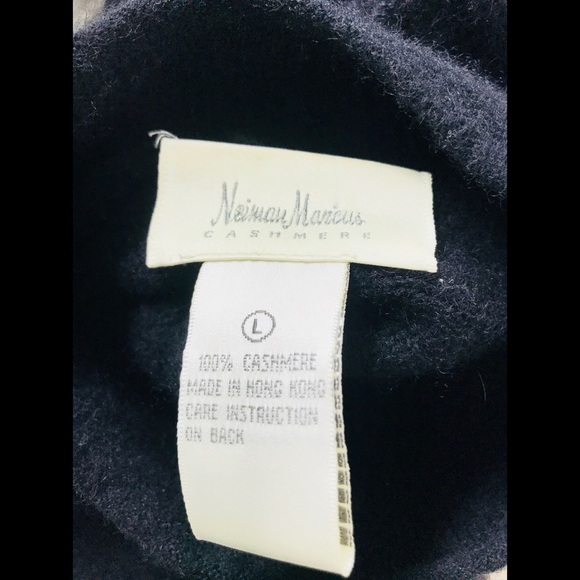 ❗️SOLD❗️Neiman Marcus Cashmere Turtleneck Sweater - Picture 4 of 4